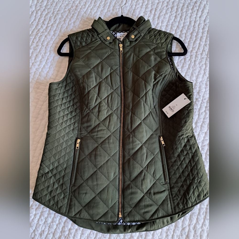 Crown and Ivy Quilted Vest NWT Size M